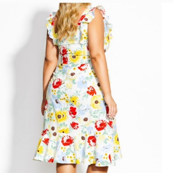 City Chic Flirty Floral Dress - Picture 2 of 3